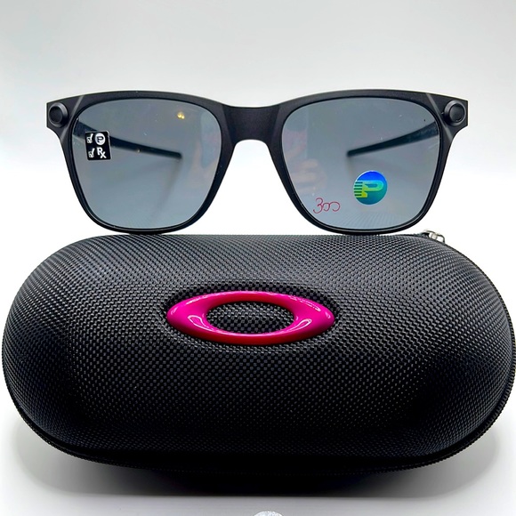 NWOT. Oakley Men’s Prism Sunglasses. Black frames with charcoal lenses.